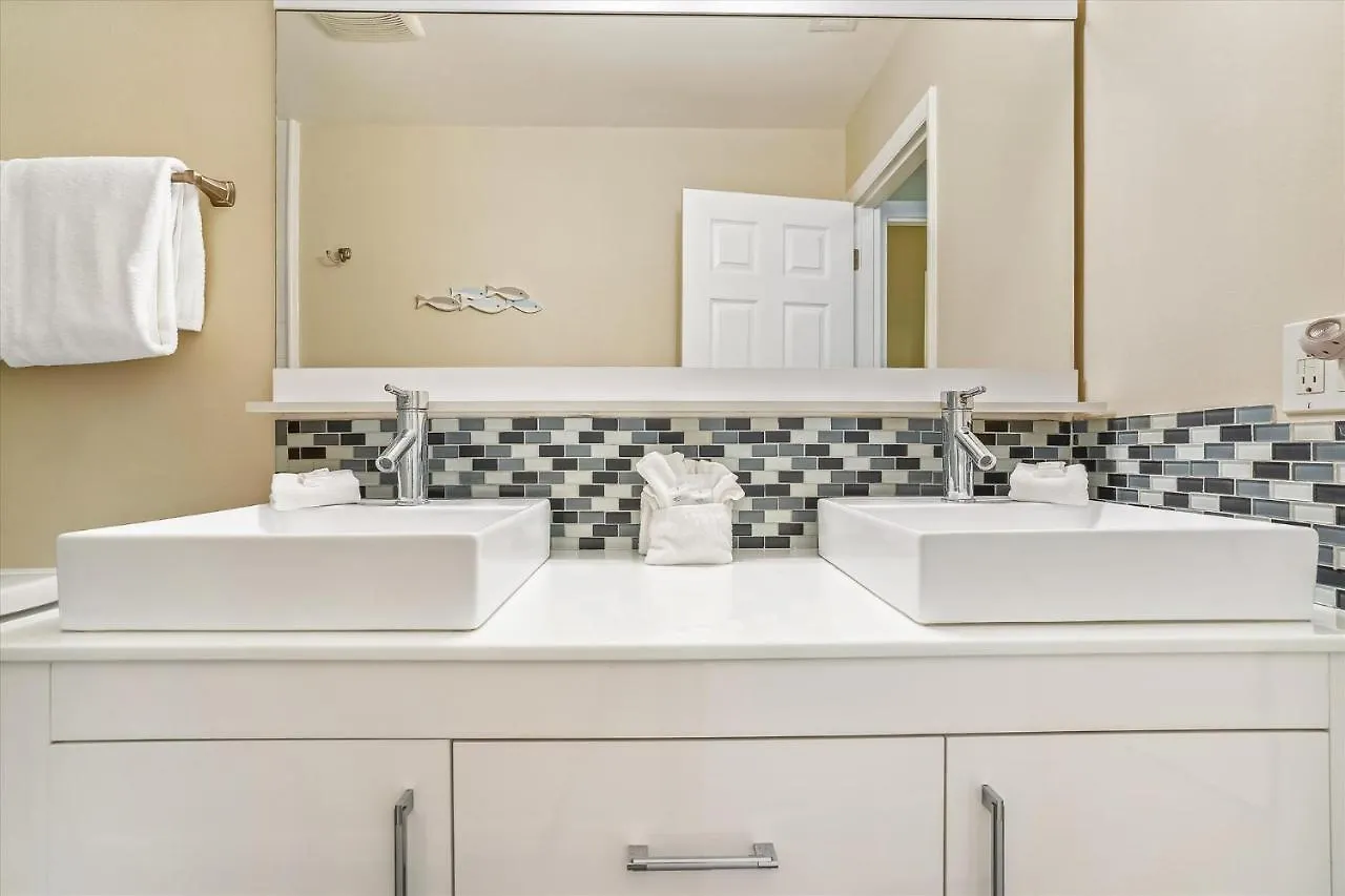 Sapphire Shores - W/ Heated Pool And Backyard Oasis