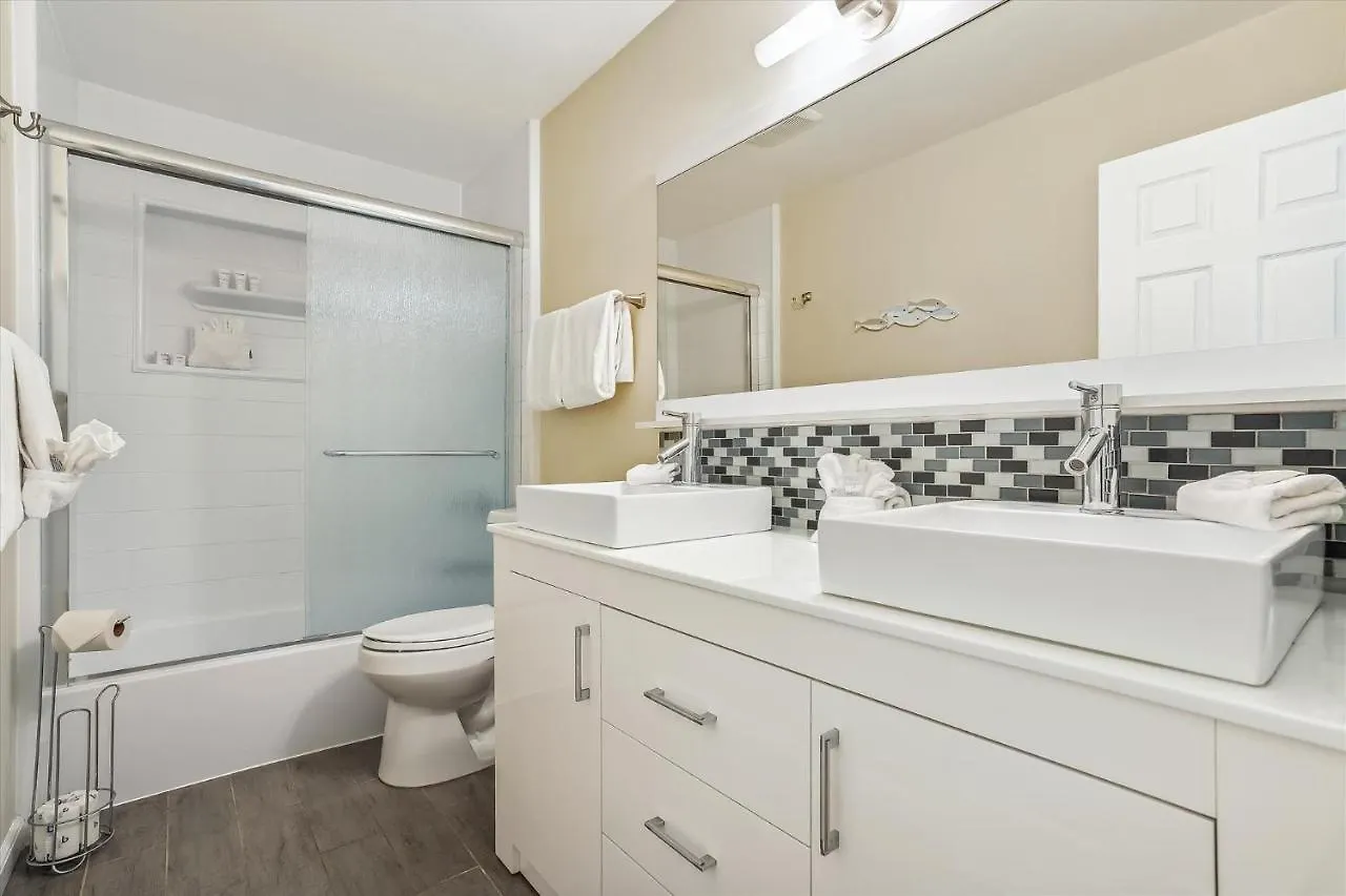 Sapphire Shores - W/ Heated Pool And Backyard Oasis
