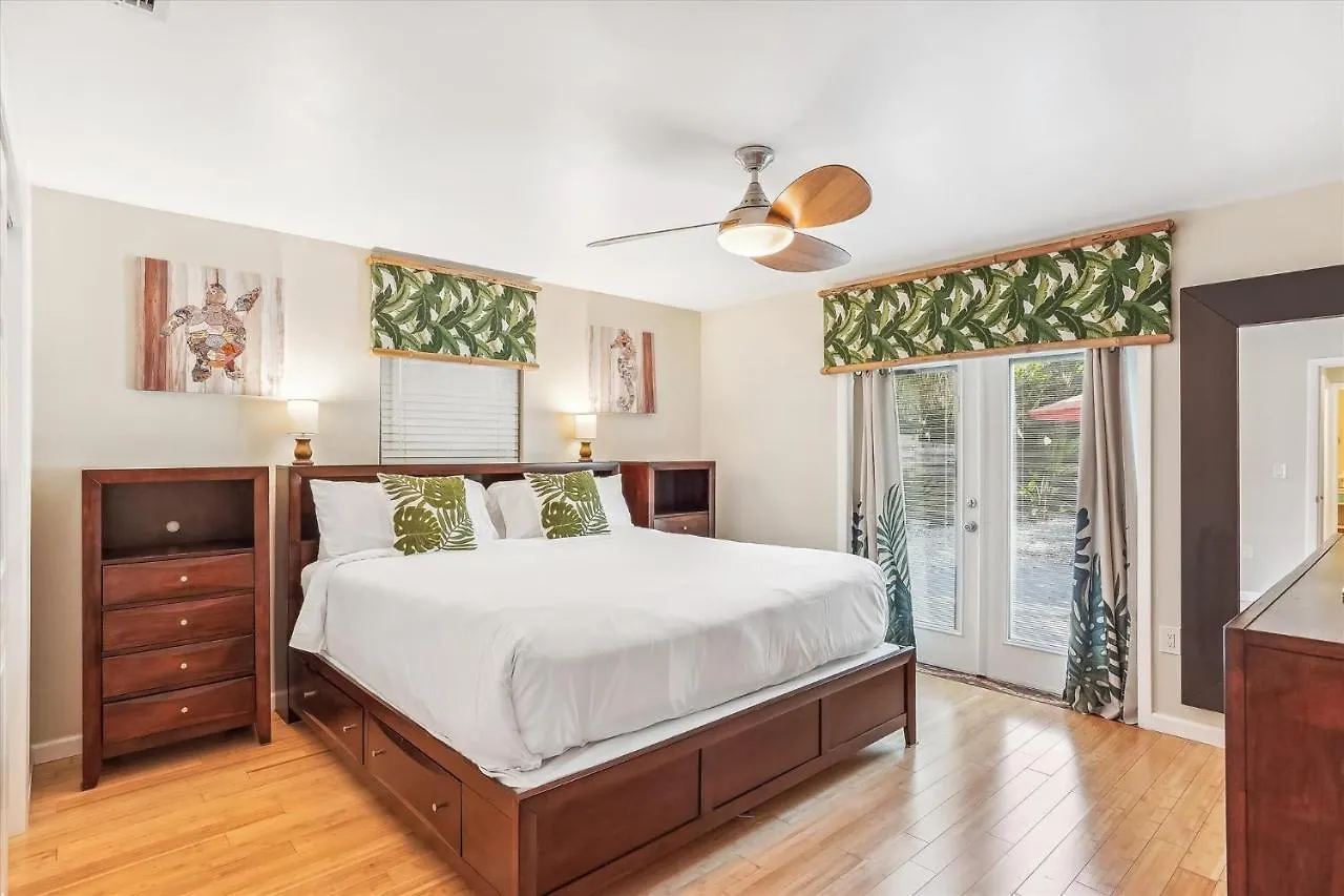 Sapphire Shores - W/ Heated Pool And Backyard Oasis Holiday home *