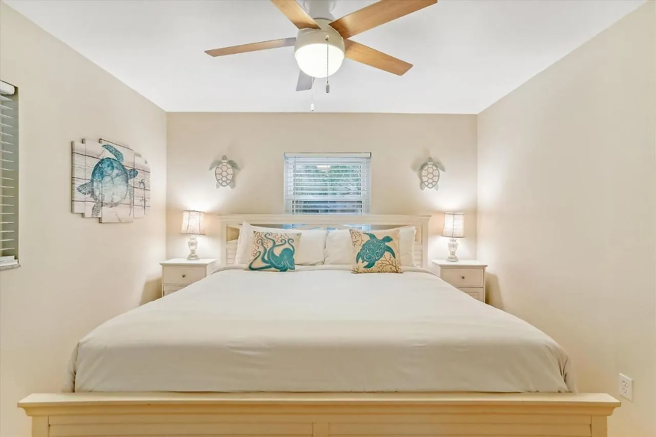 Sapphire Shores - W/ Heated Pool And Backyard Oasis Holiday home *