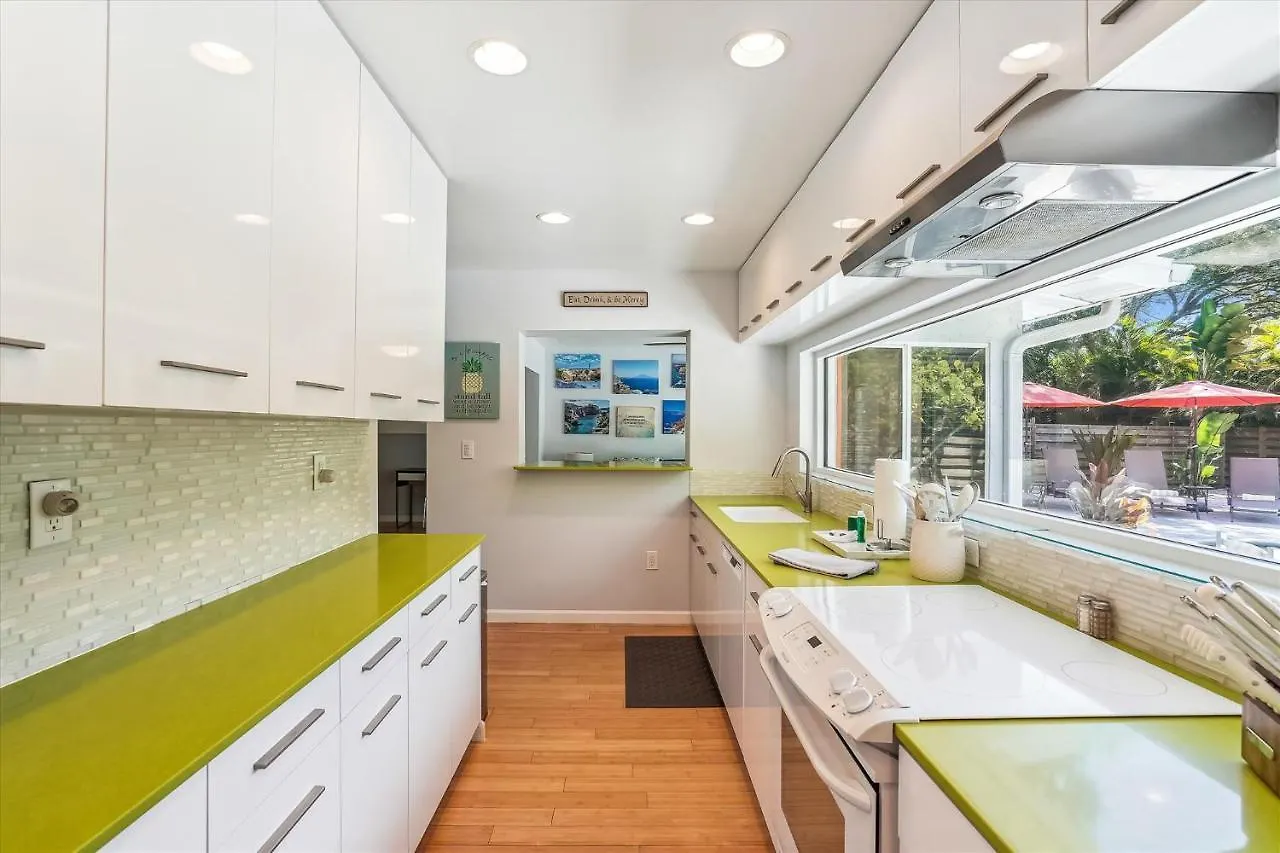 Sapphire Shores - W/ Heated Pool And Backyard Oasis Holiday home *
