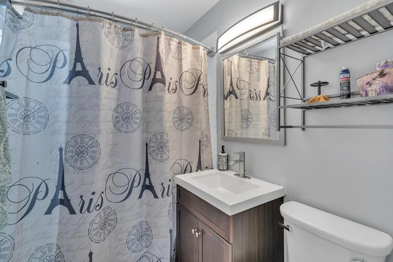 Downtown Single Family Modern Close To Beaches And Dining