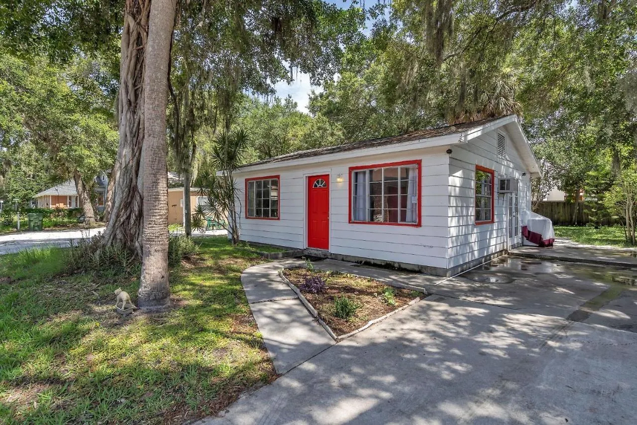 Downtown Single Family Modern Close To Beaches And Dining Holiday home