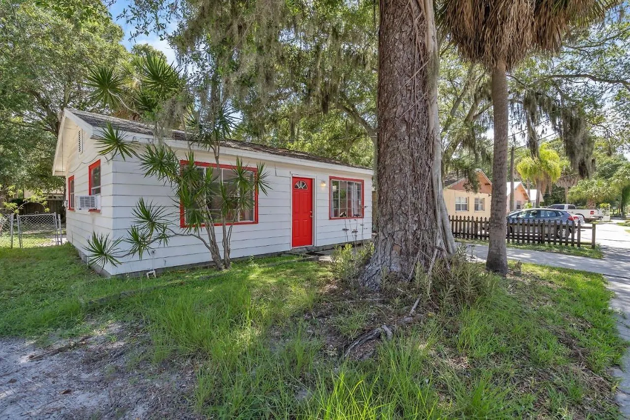 Downtown Single Family Modern Close To Beaches And Dining *