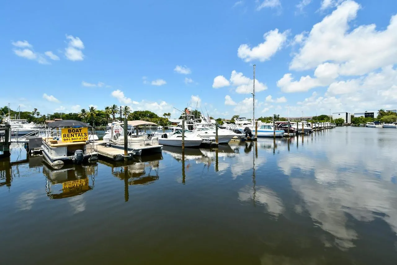 Remodeled, Huge Pool, Tiki Bar & Grill, Quiet