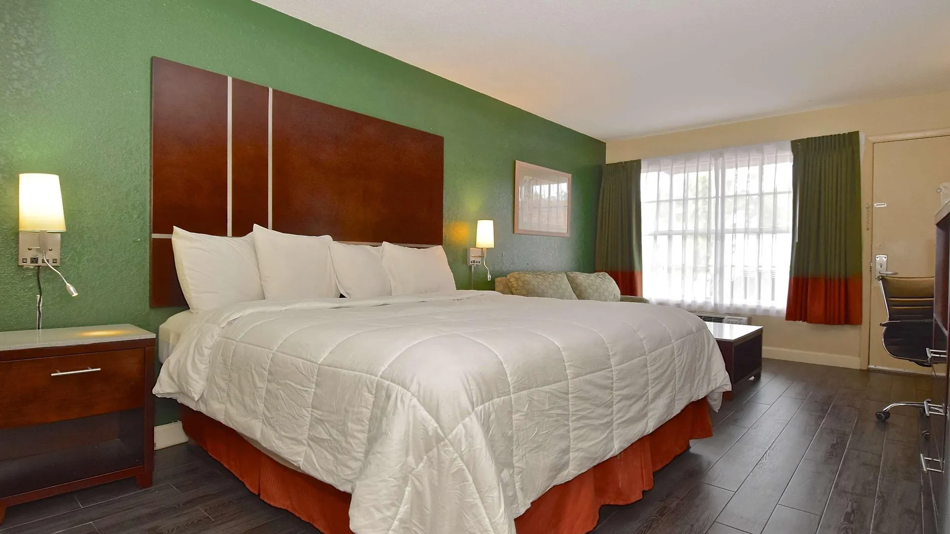 Surestay By Western Lido Hotel