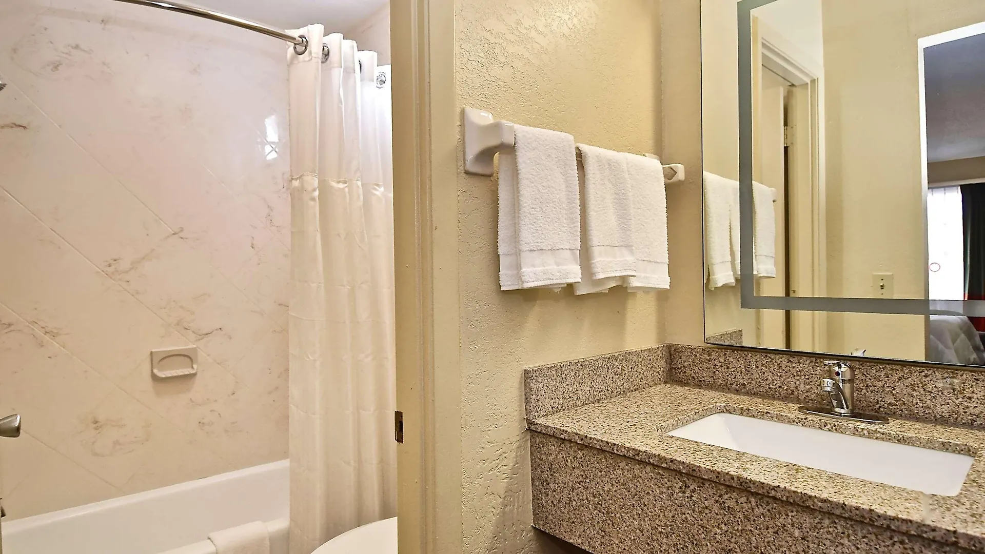 Hotel Surestay By Western Lido 2*