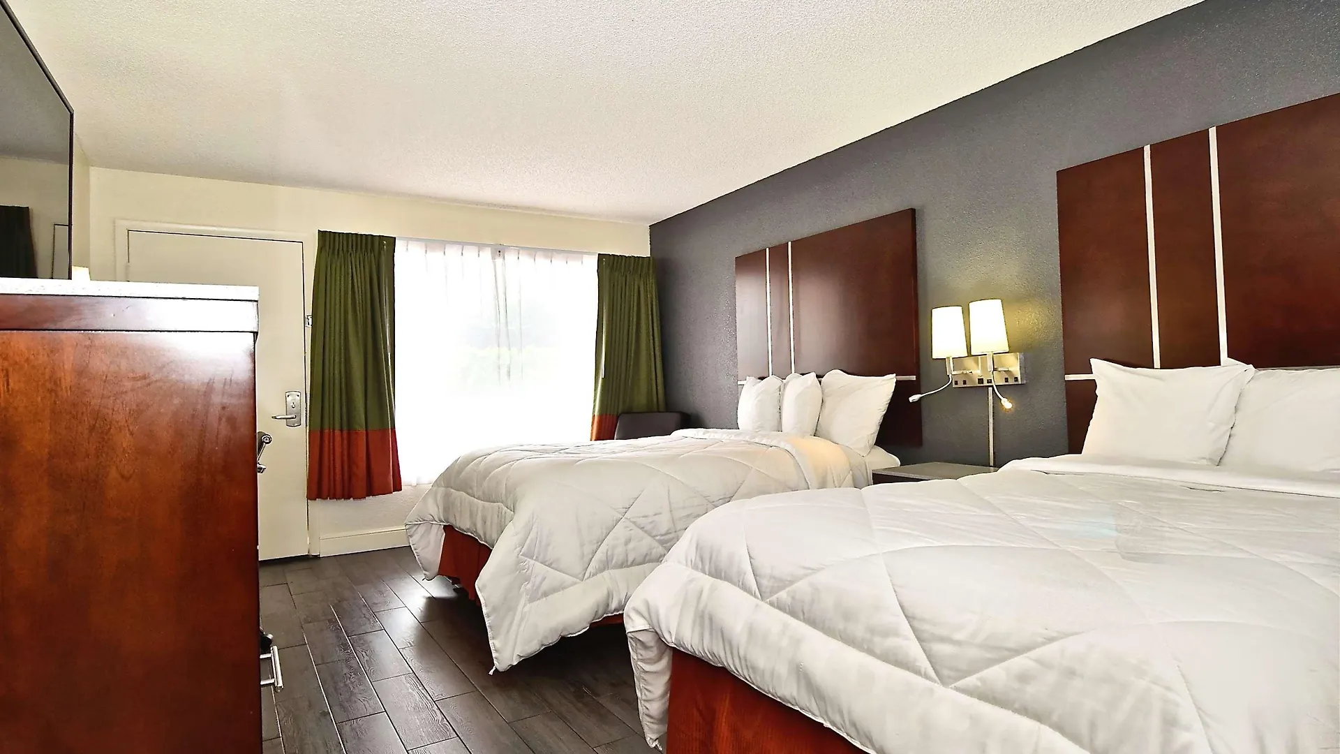 Hotel Surestay By Western Lido 2*