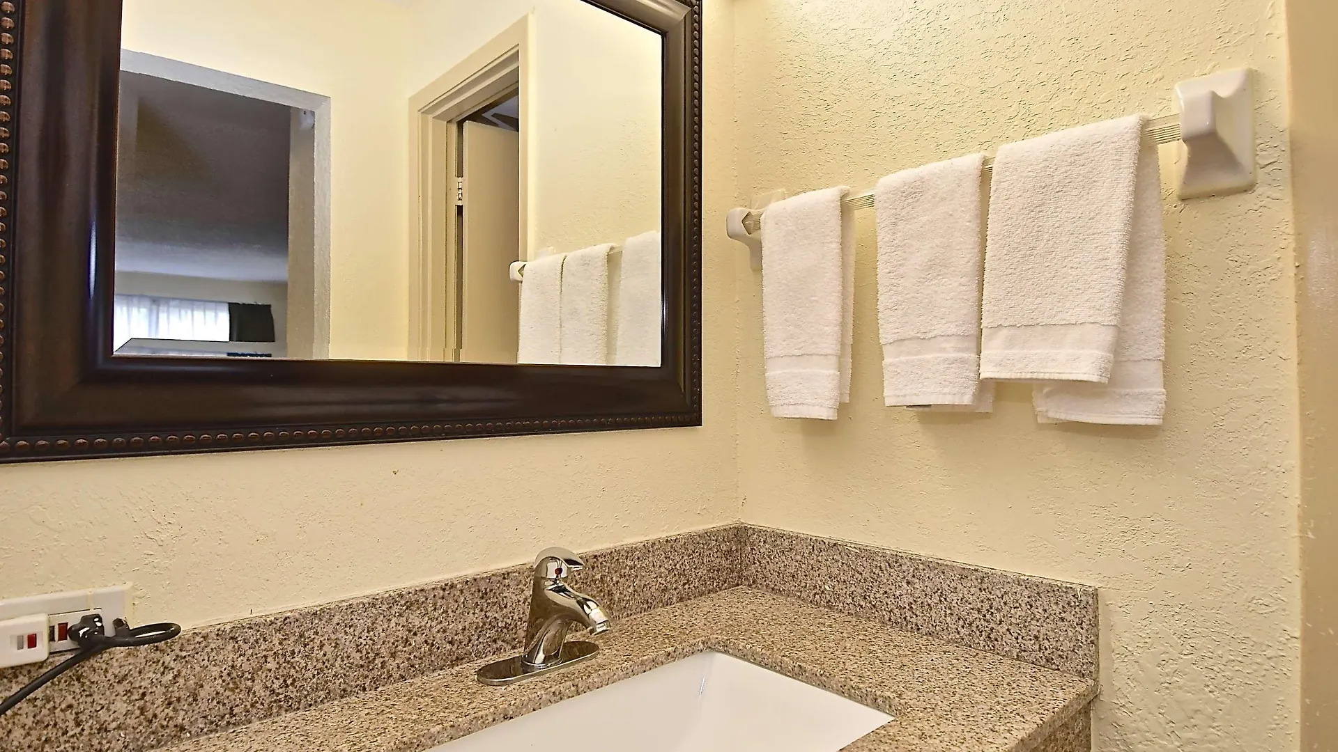 Surestay By Western Lido Hotel Sarasota