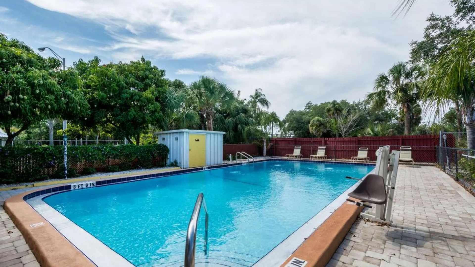 Surestay By Western Lido