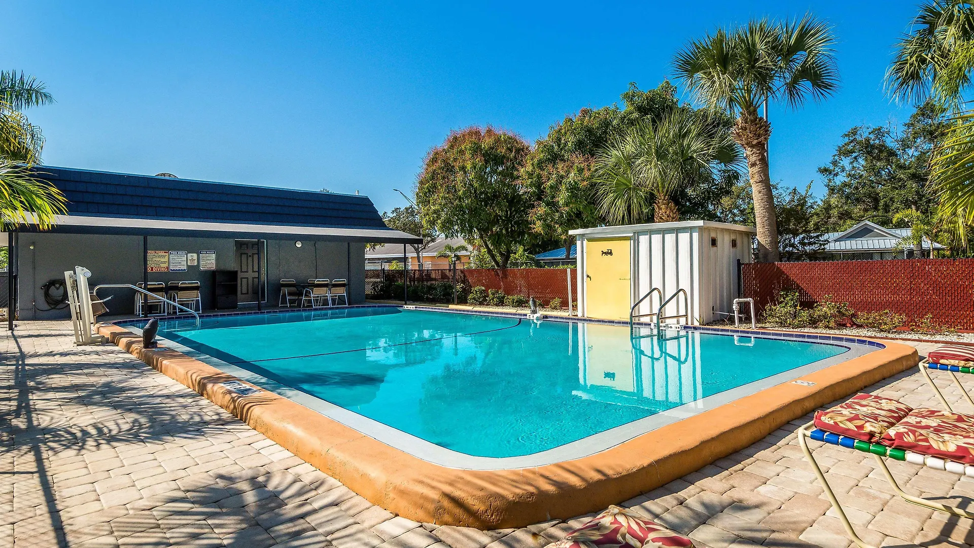 Surestay By Western Lido Hotel
