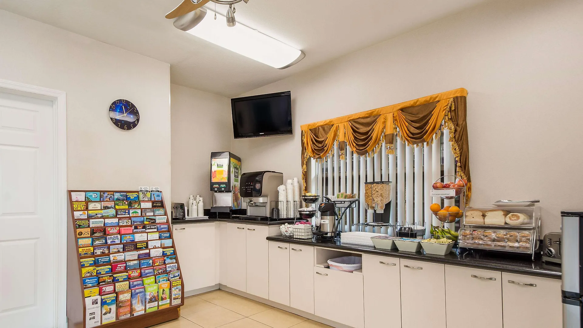 Hotel Surestay By Western Lido 2*