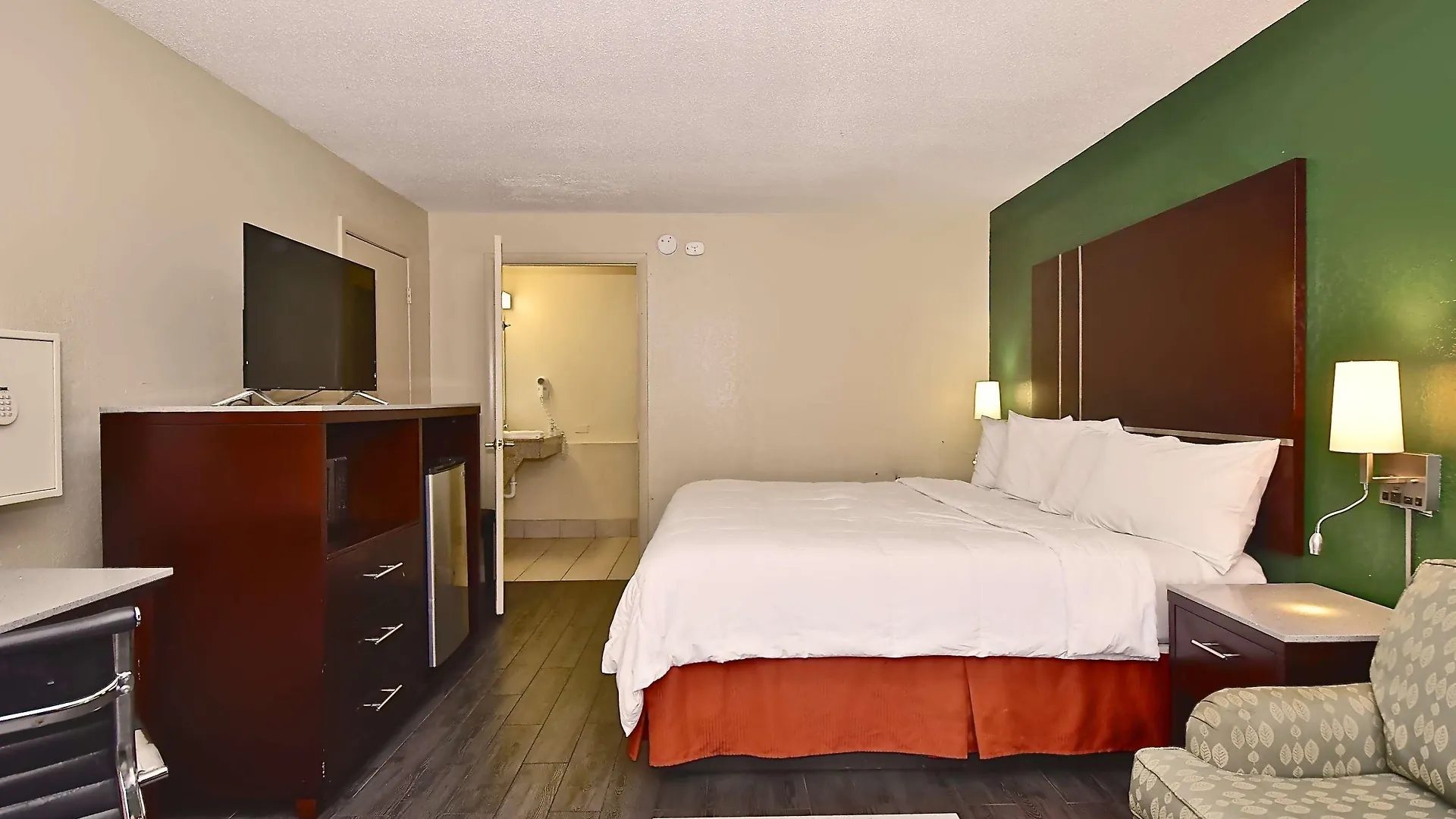 Hotel Surestay By Western Lido 2*