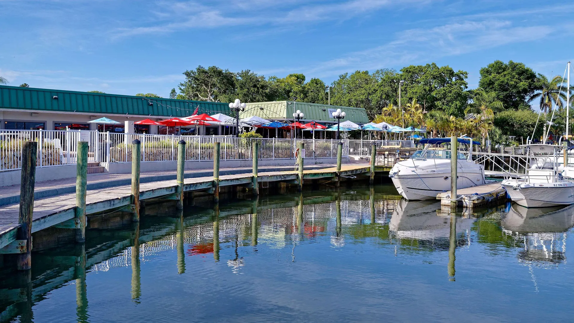 Hotel Ramada By Wyndham Waterfront 2*
