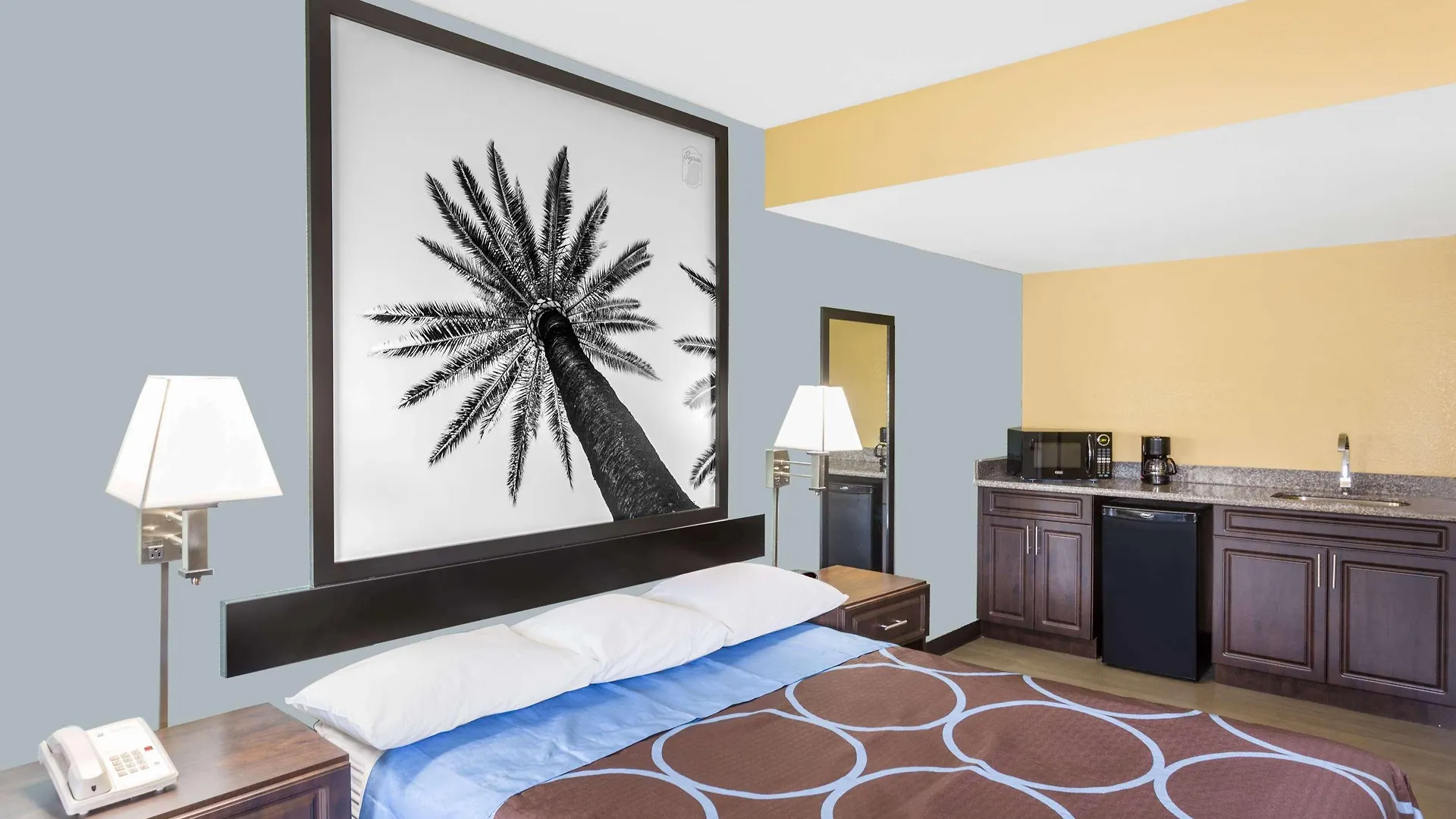 Super 8 By Wyndham Sarasota Near Siesta Key