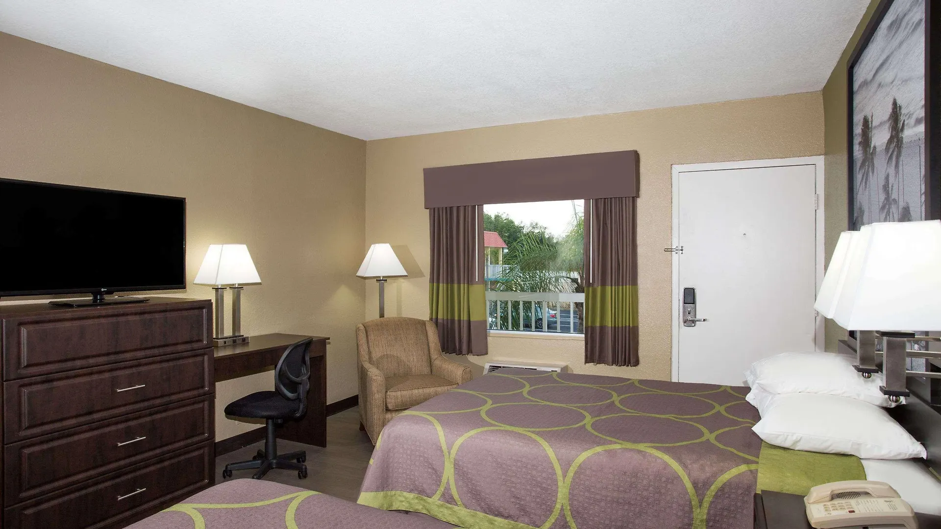 Super 8 By Wyndham Sarasota Near Siesta Key 2*