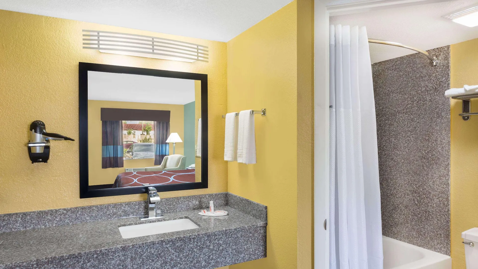 Super 8 By Wyndham Sarasota Near Siesta Key Motel 2*