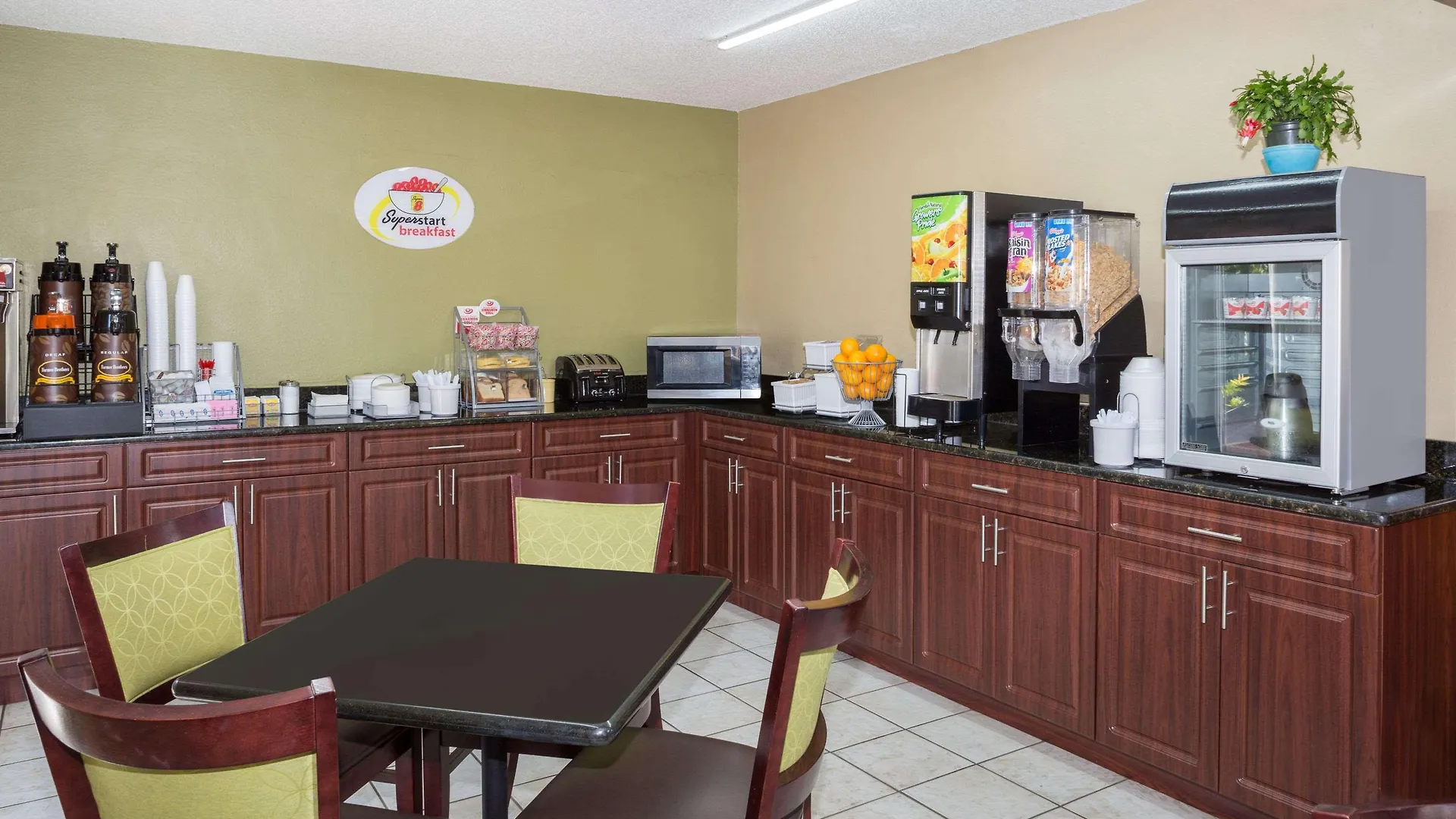 Motel Super 8 By Wyndham Sarasota Near Siesta Key 2*