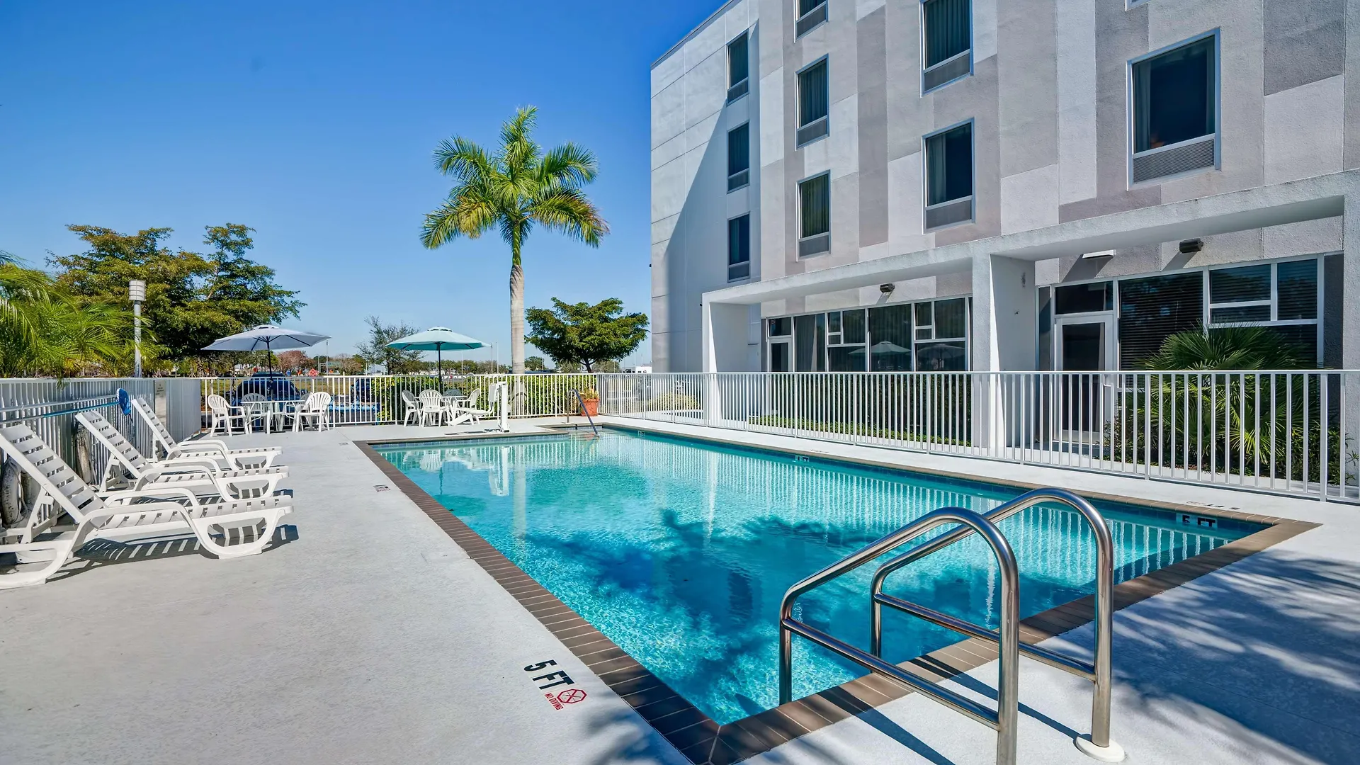 Hotel Hampton & / Bradenton - Airport 3*