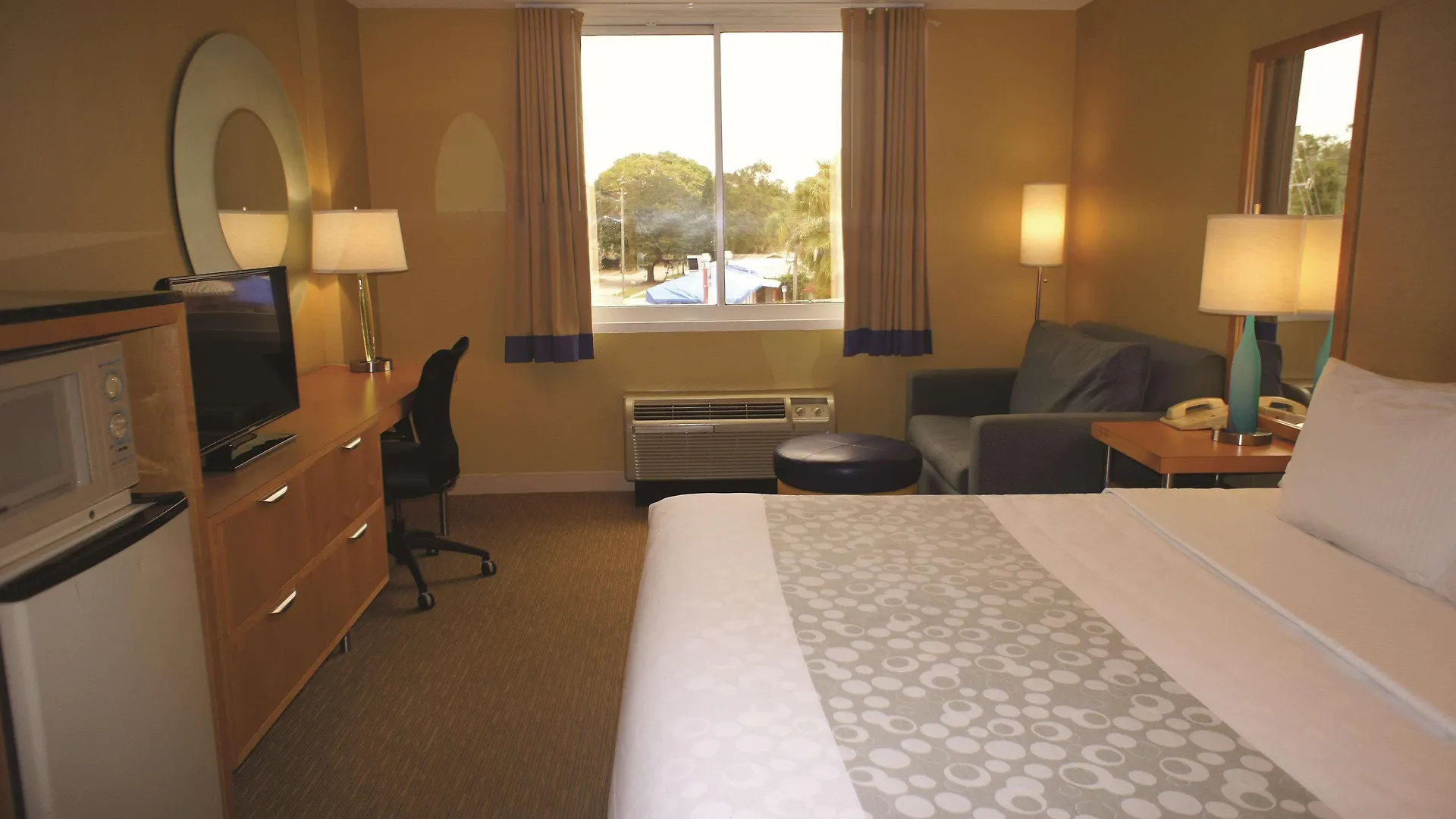 Hotel La Quinta By Wyndham Downtown