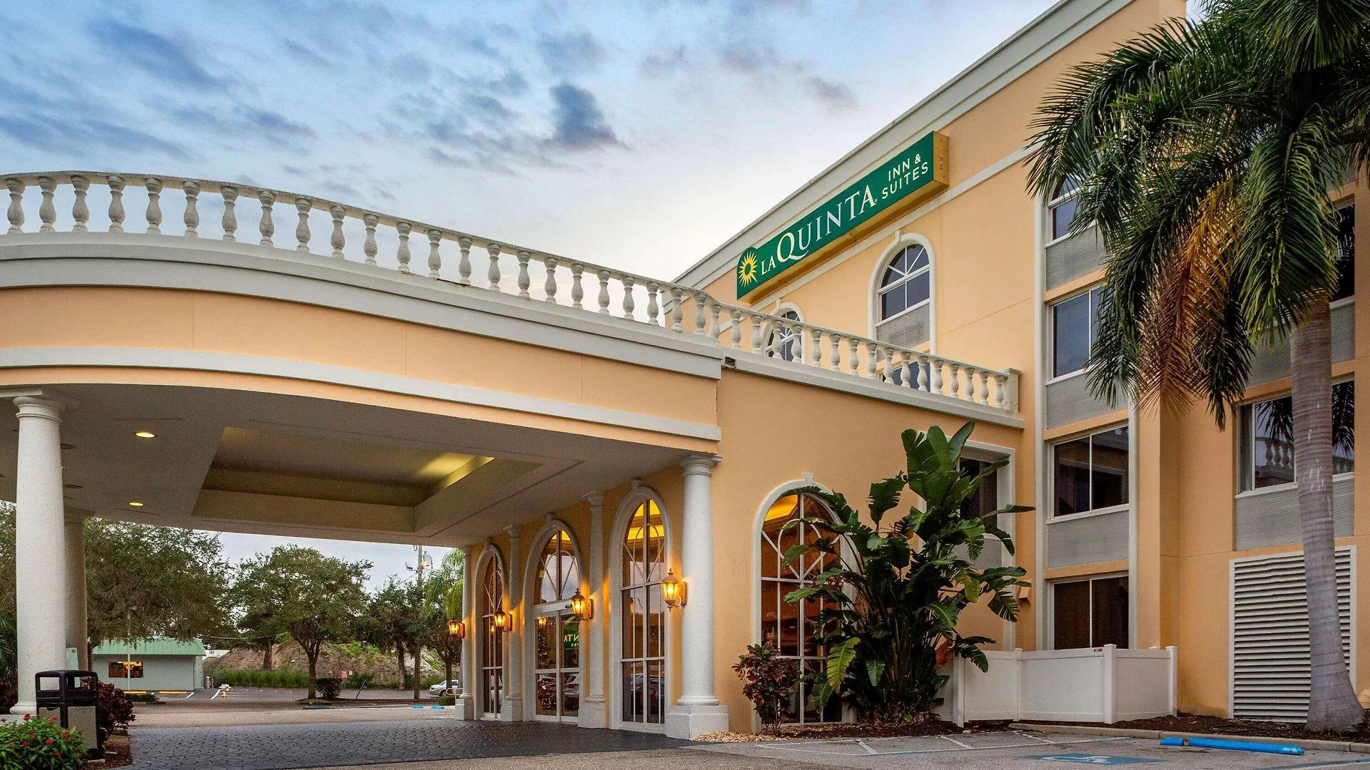 Hotel La Quinta By Wyndham Downtown