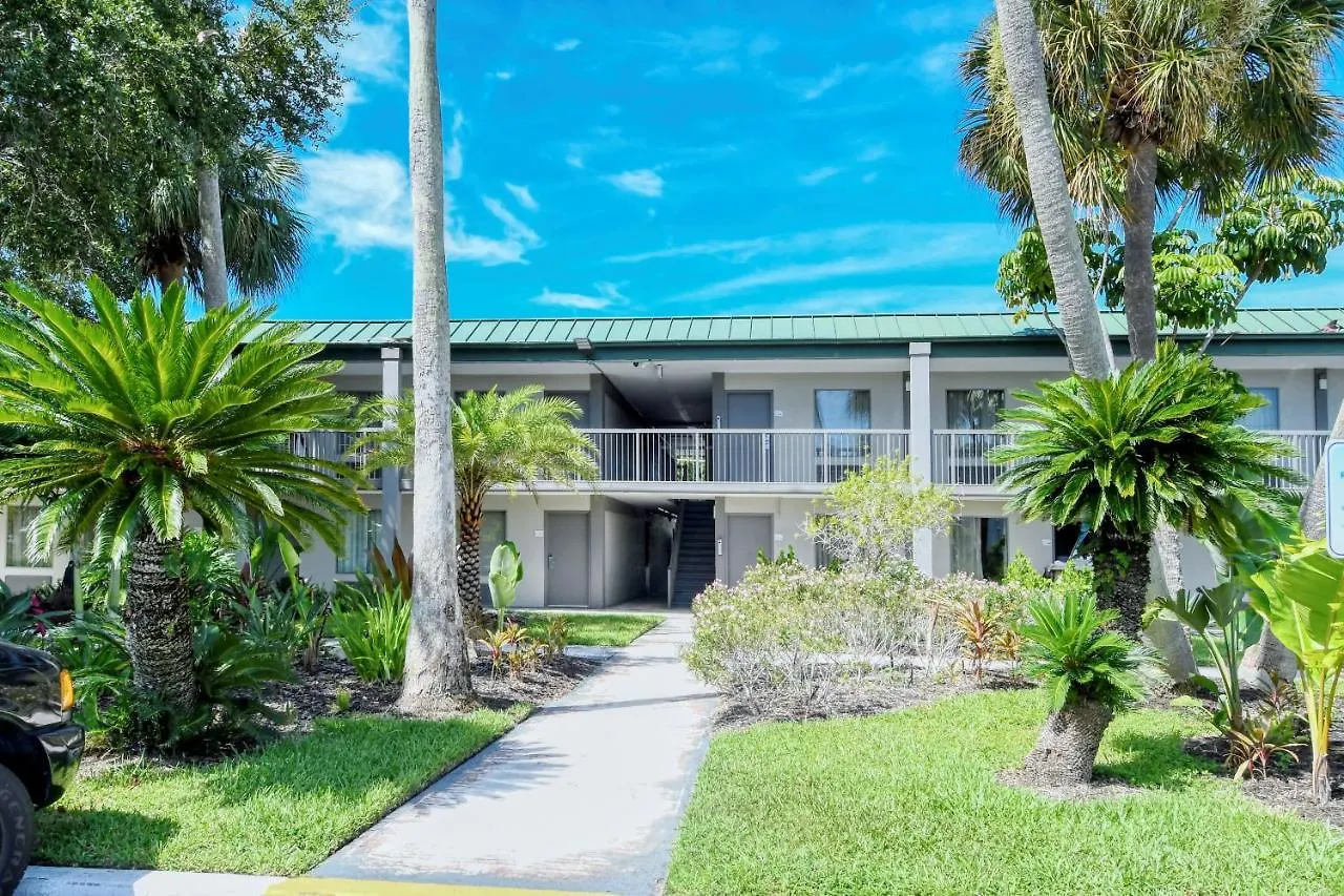 All-new, First Floor, Bunk Bed, Huge Pool, 70 Inch Tv, Tiki Bar! * Sarasota
