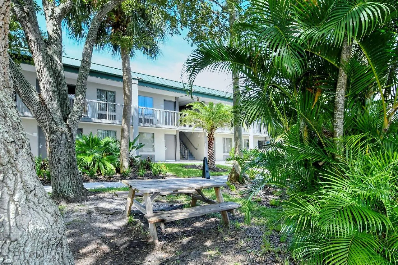 Apartment All-new, First Floor, Bunk Bed, Huge Pool, 70 Inch Tv, Tiki Bar!