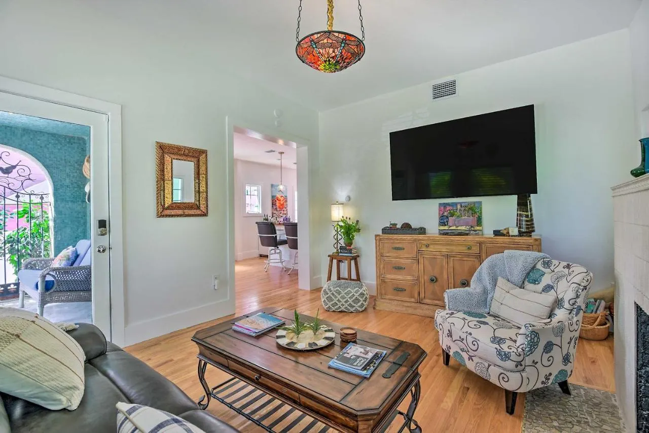 In Historic District With Patio! Holiday home