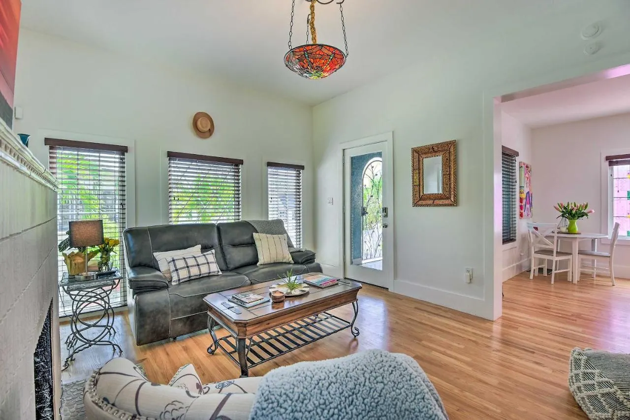 In Historic District With Patio! Holiday home Sarasota