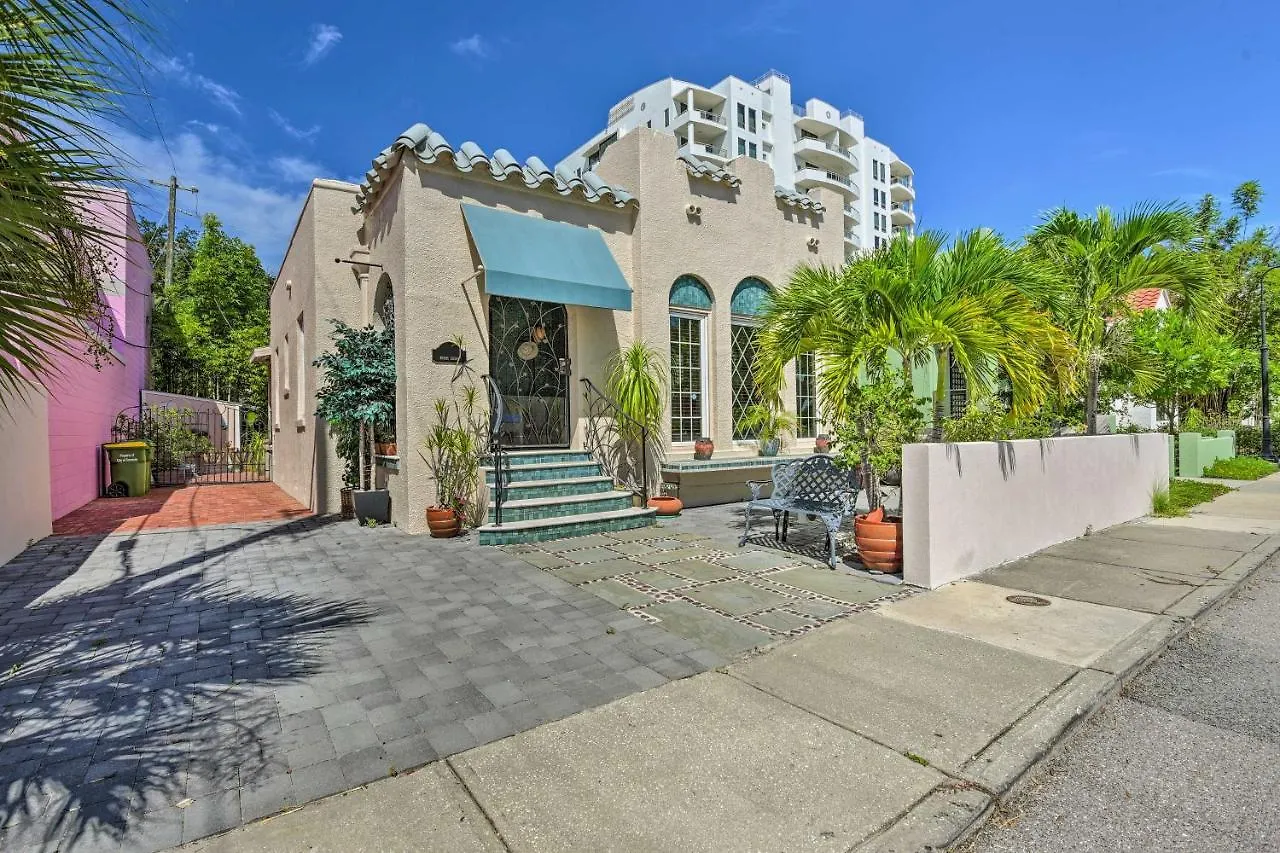 In Historic District With Patio! Sarasota