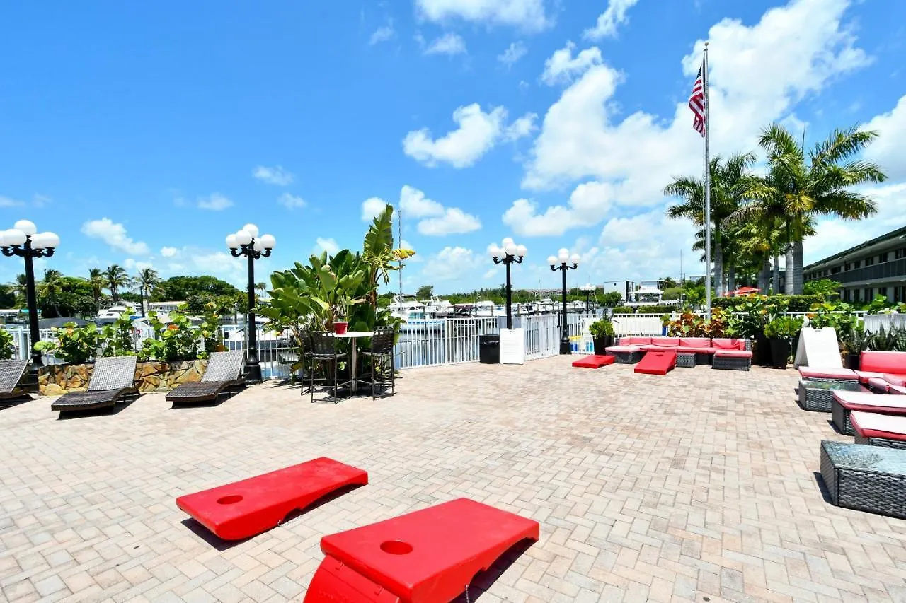 Remodeled, Huge Pool, Tiki Bar & Grill, Quiet Aparthotel *
