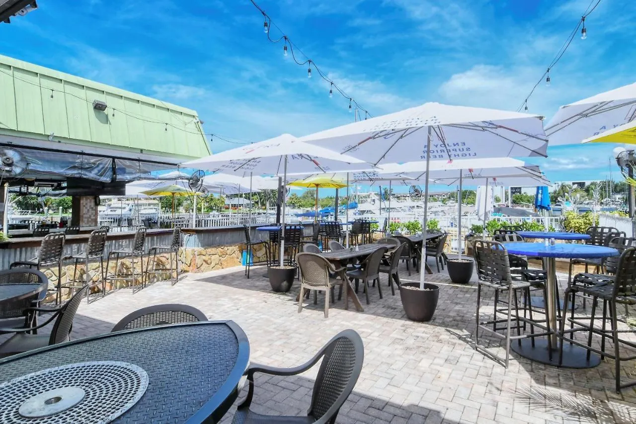 All-new, First Floor, Bunk Bed, Huge Pool, 70 Inch Tv, Tiki Bar! * Sarasota