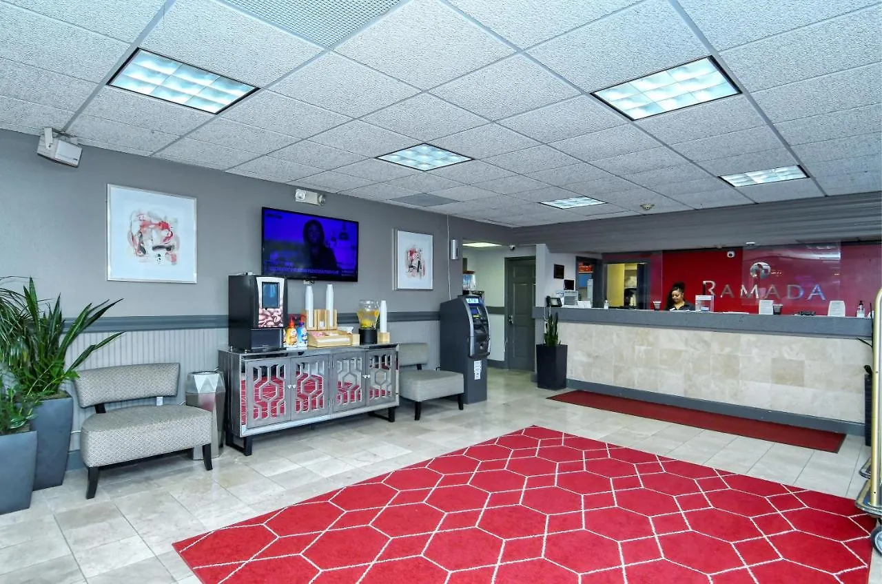 All-new, First Floor, Bunk Bed, Huge Pool, 70 Inch Tv, Tiki Bar! *