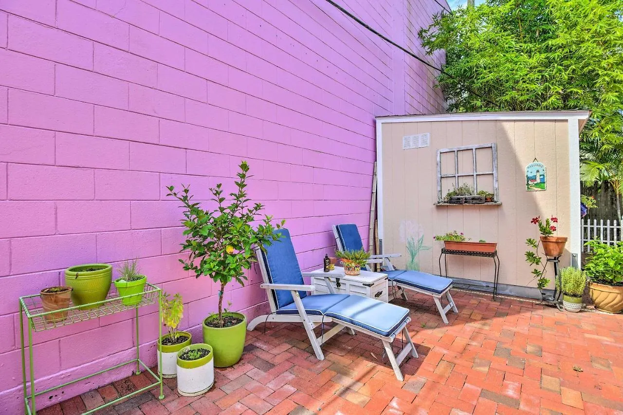 In Historic District With Patio! Holiday home Sarasota