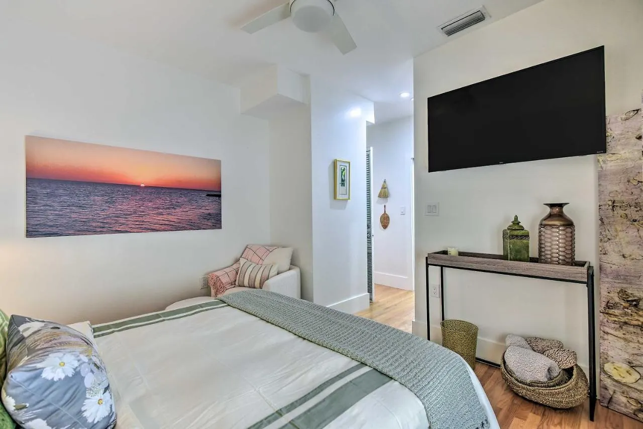 In Historic District With Patio! Holiday home Sarasota