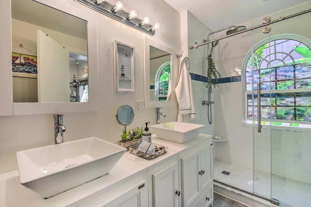 In Historic District With Patio! * Sarasota