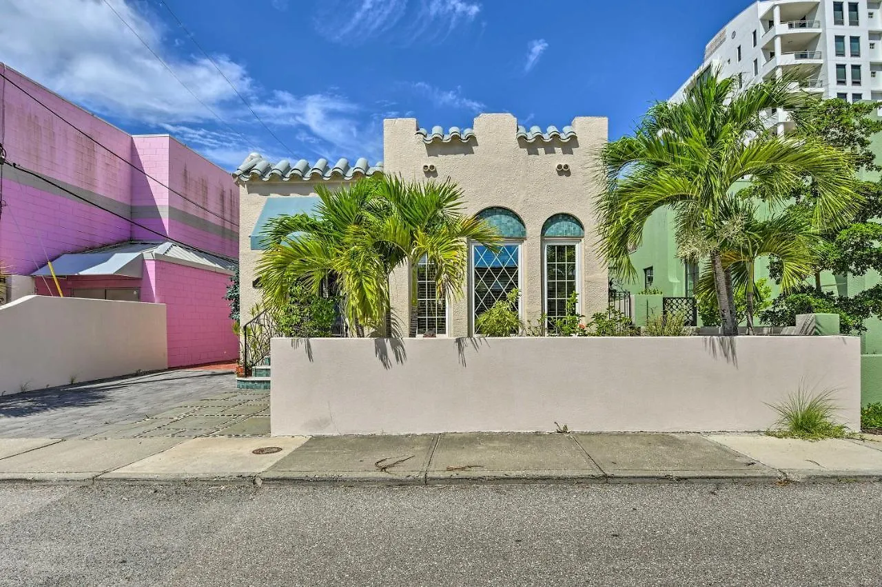 In Historic District With Patio! Sarasota