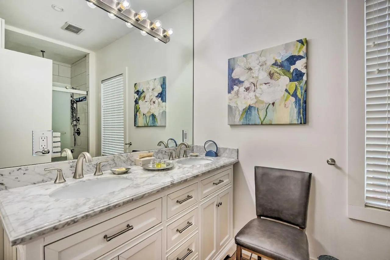In Historic District With Patio! * Sarasota