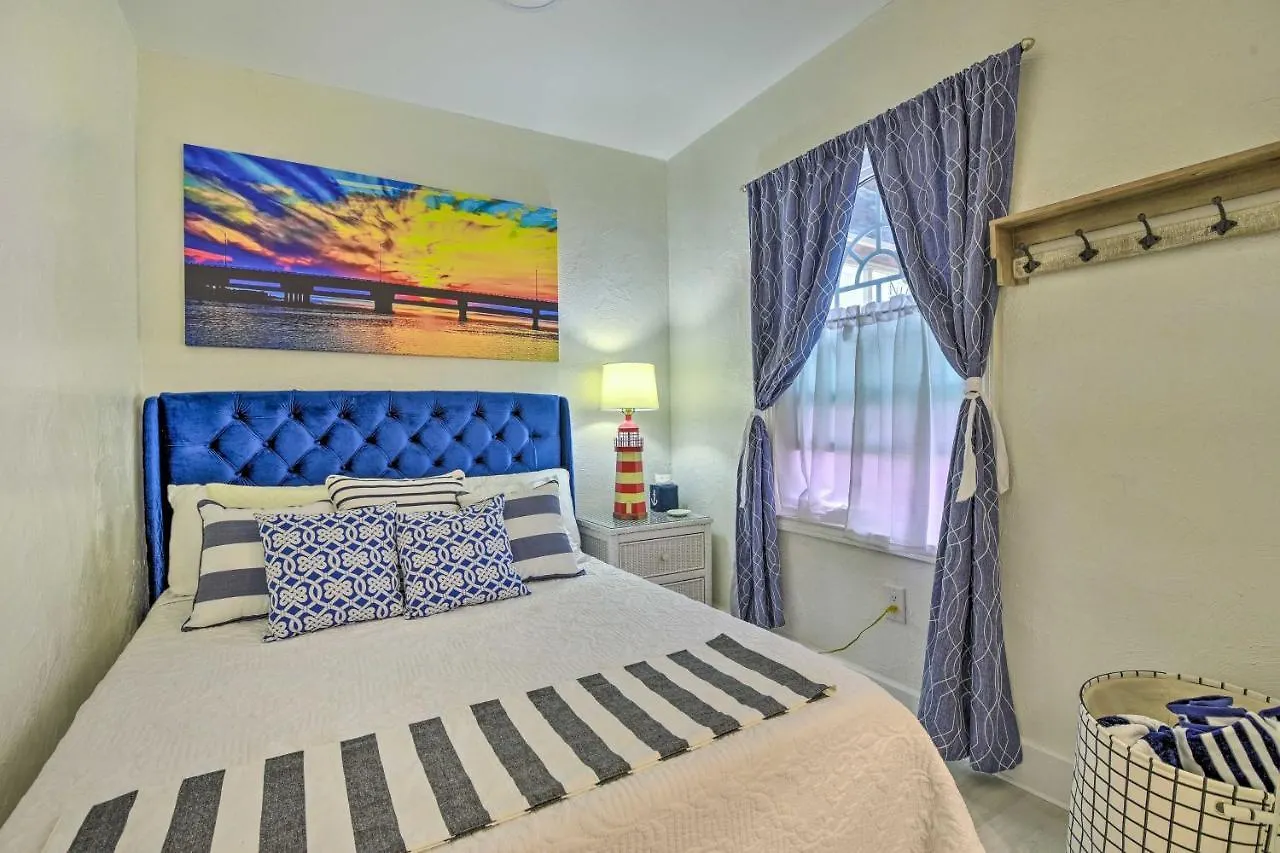 In Historic District With Patio! Sarasota