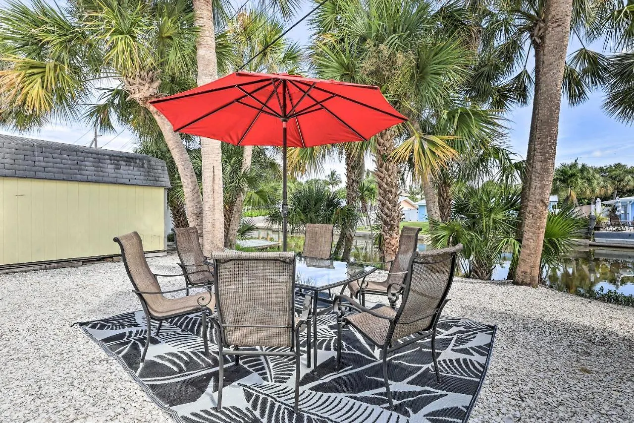 Siesta Key Village Less Than Half Mi To Beach! Holiday home
