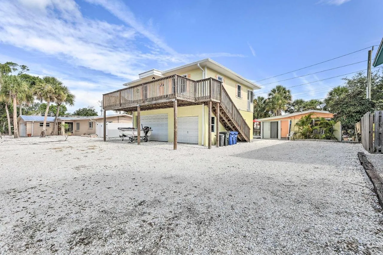 Siesta Key Village Less Than Half Mi To Beach! Holiday home