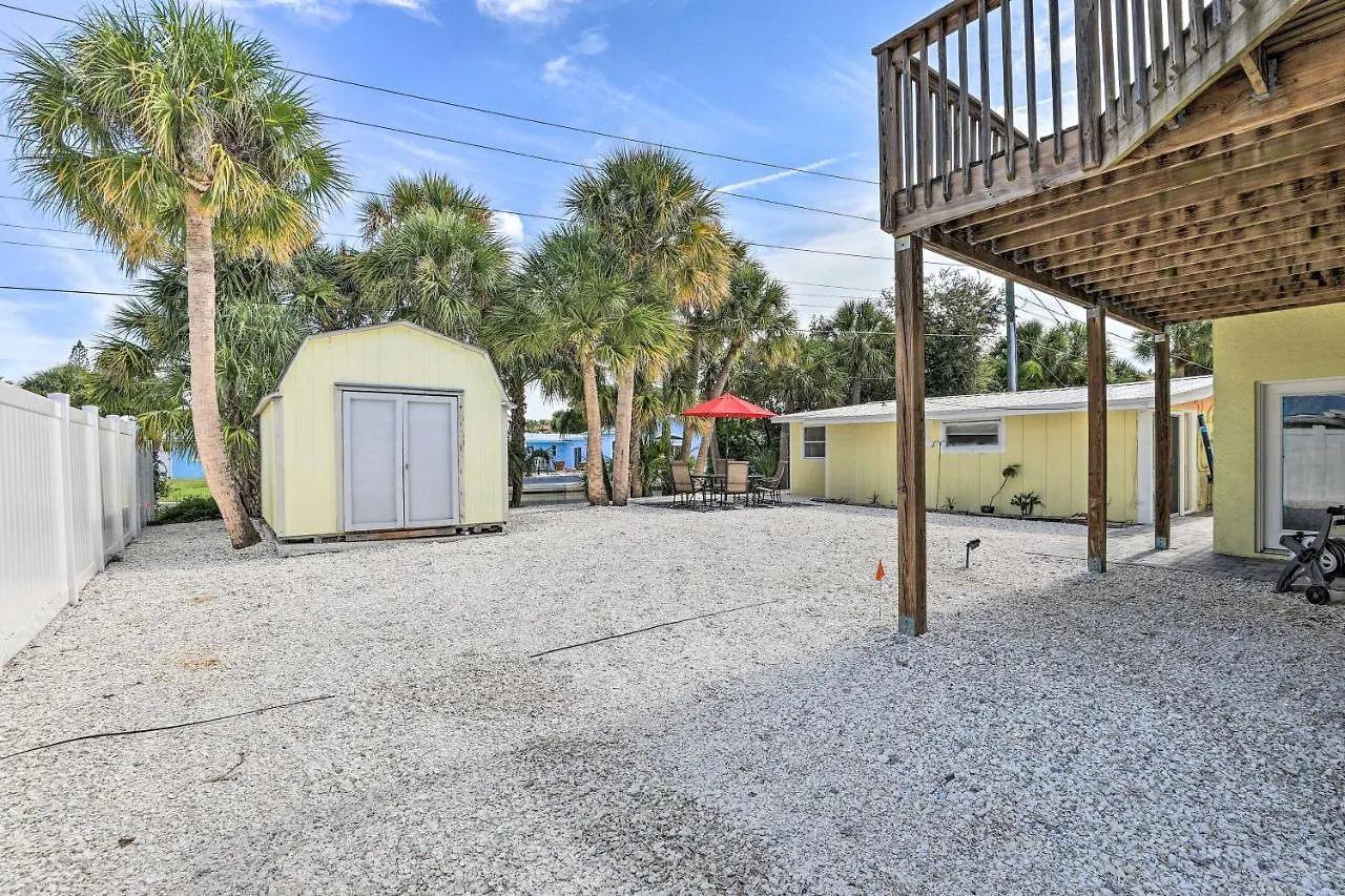 Siesta Key Village Less Than Half Mi To Beach! Holiday home Sarasota