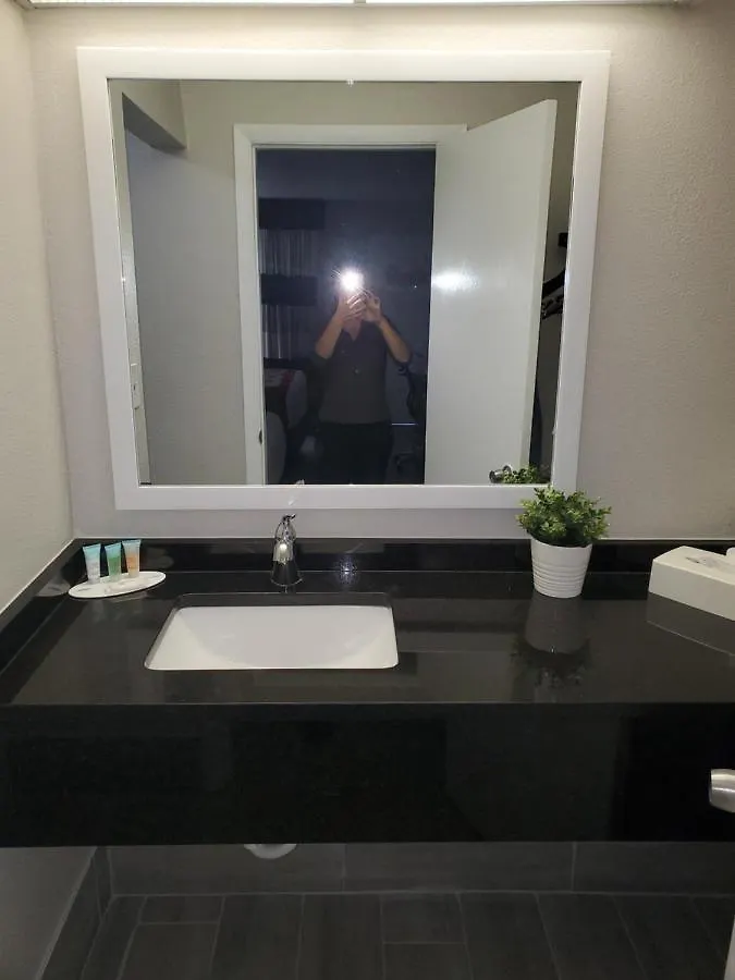 Aparthotel New Listing Cay Close To Beaches, Airport, Stores *