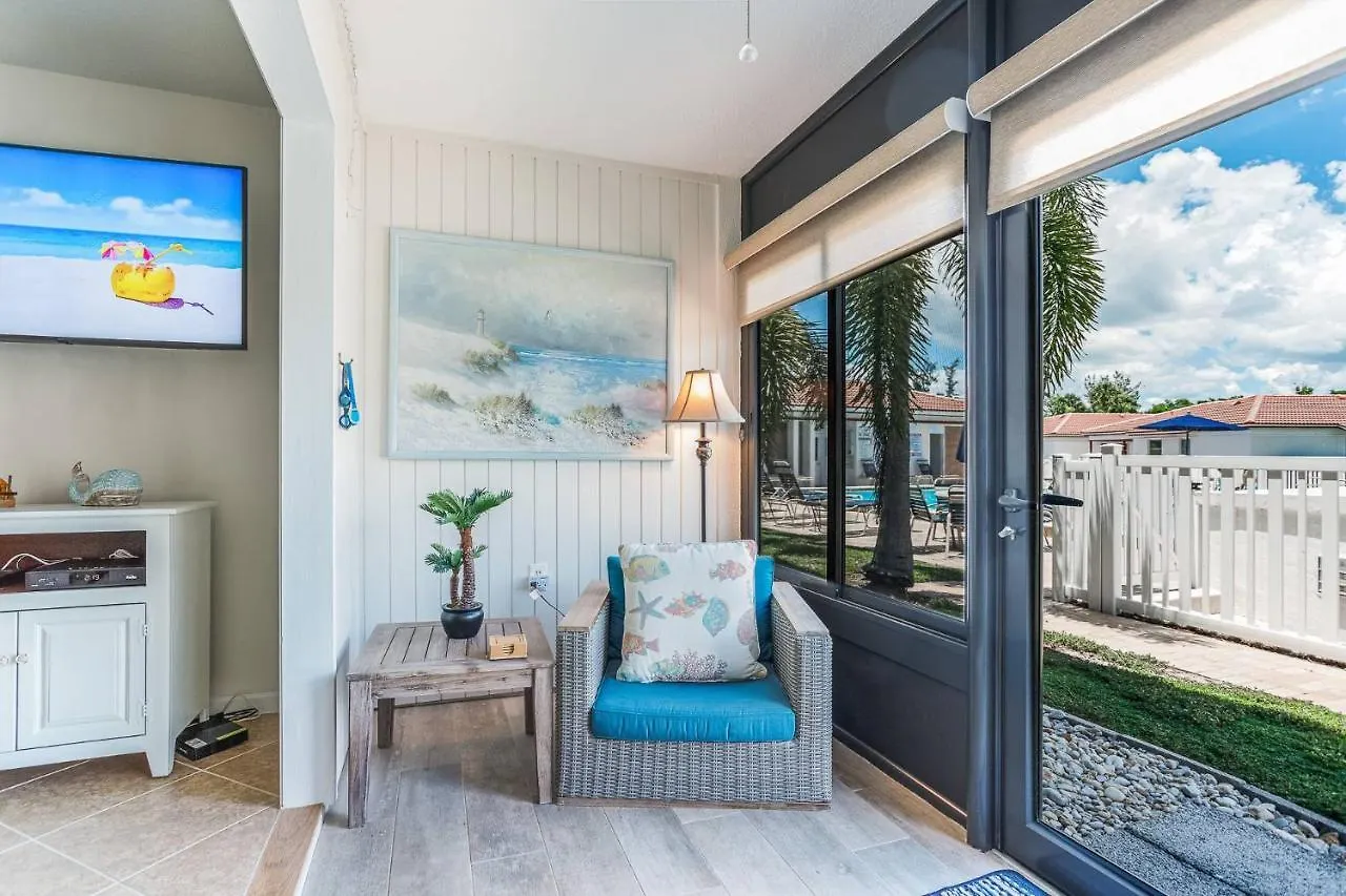 Vista Hermosa Steps To The Heated Pool * Sarasota