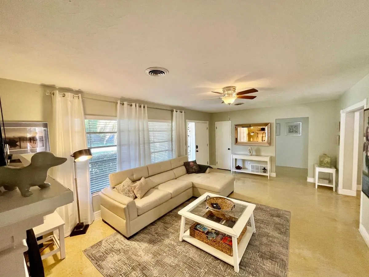 Rowena House 2bd Den 2bth Heated Pool Near Siesta Key *