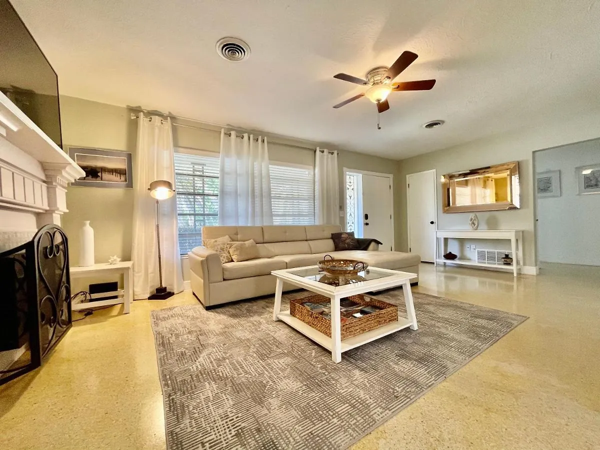 Rowena House 2bd Den 2bth Heated Pool Near Siesta Key Holiday home Sarasota