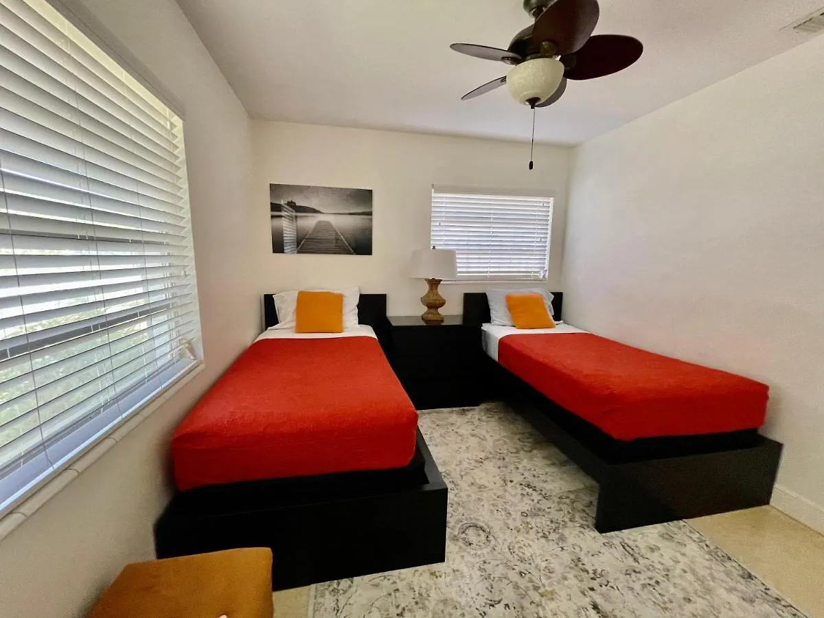 Rowena House 2bd Den 2bth Heated Pool Near Siesta Key *