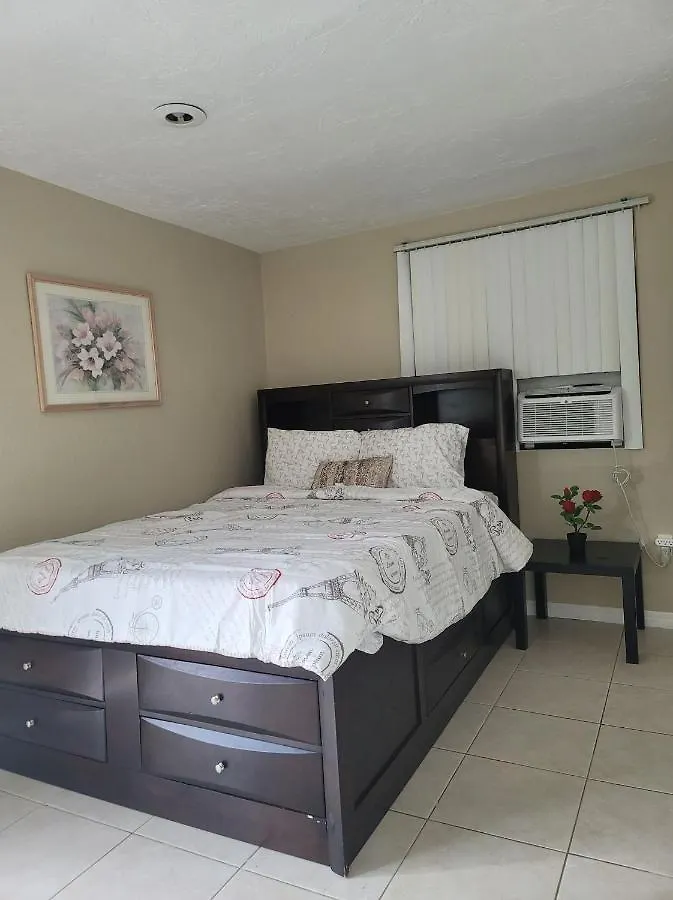 Guest house Entire 5 Mins To Siesta Key & Downtown *