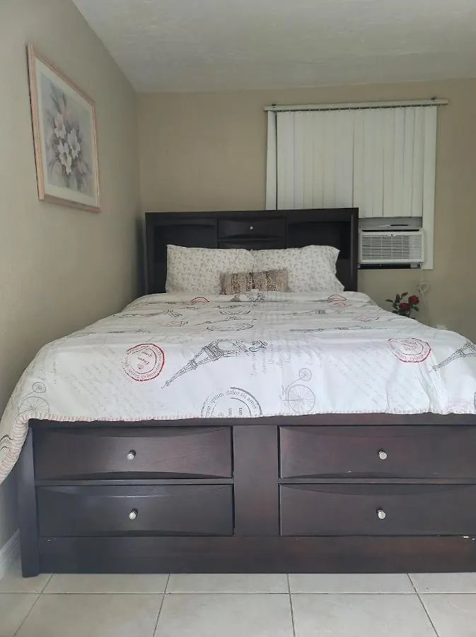 Entire 5 Mins To Siesta Key & Downtown * Sarasota