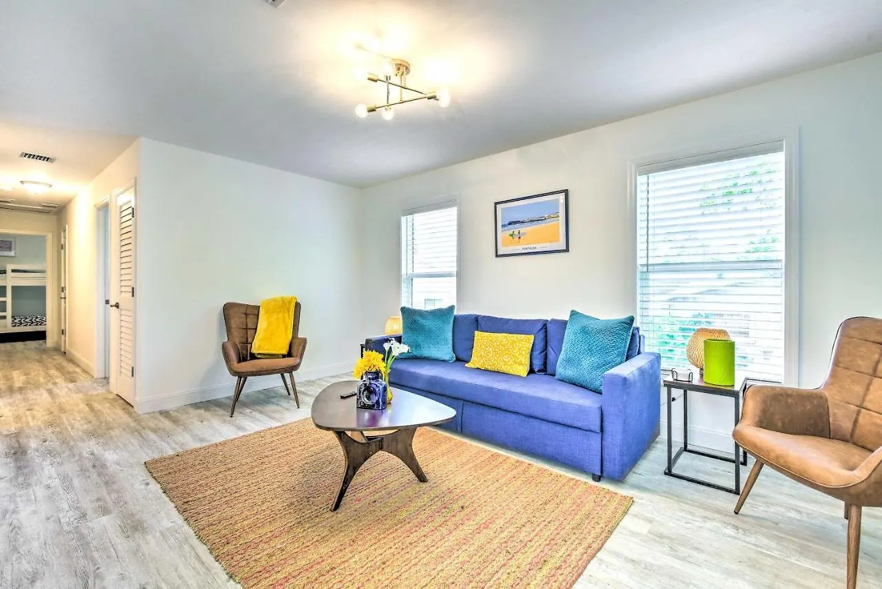 Holiday home Getaway Less Than 2 Mi To Downtown And Ocean!